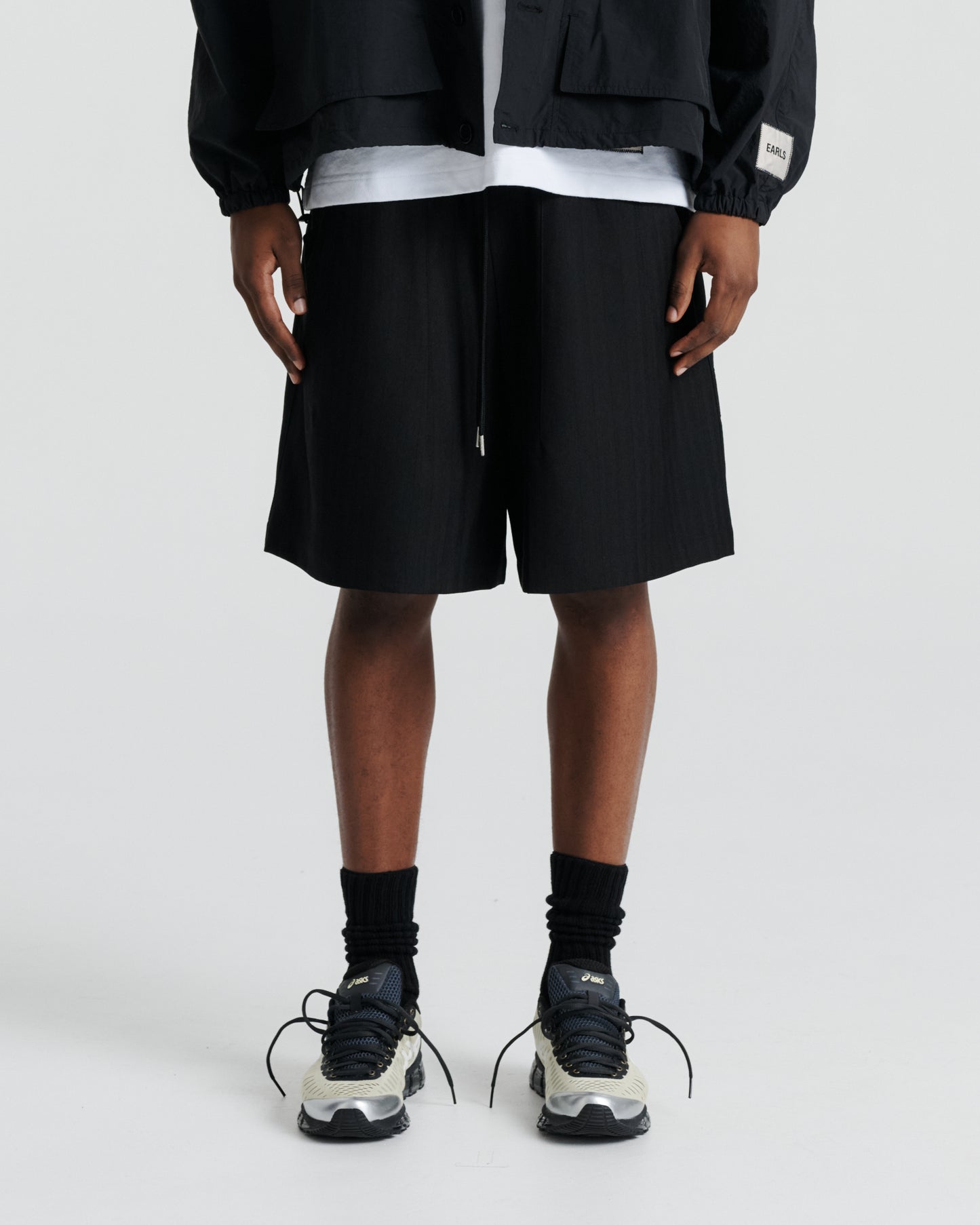 Relax Short - Black Pinstripe