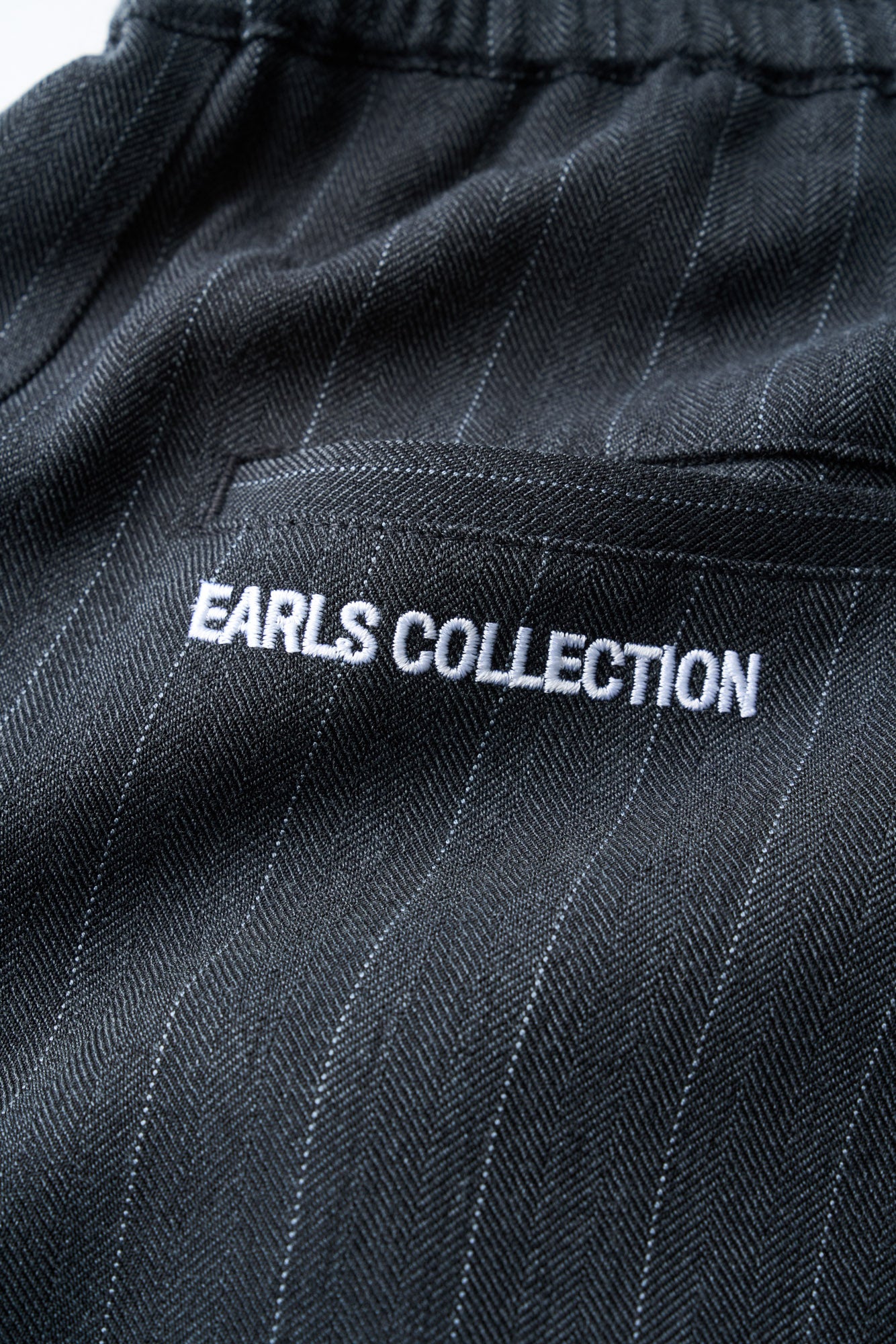 Relax Short - Navy Pinstripe